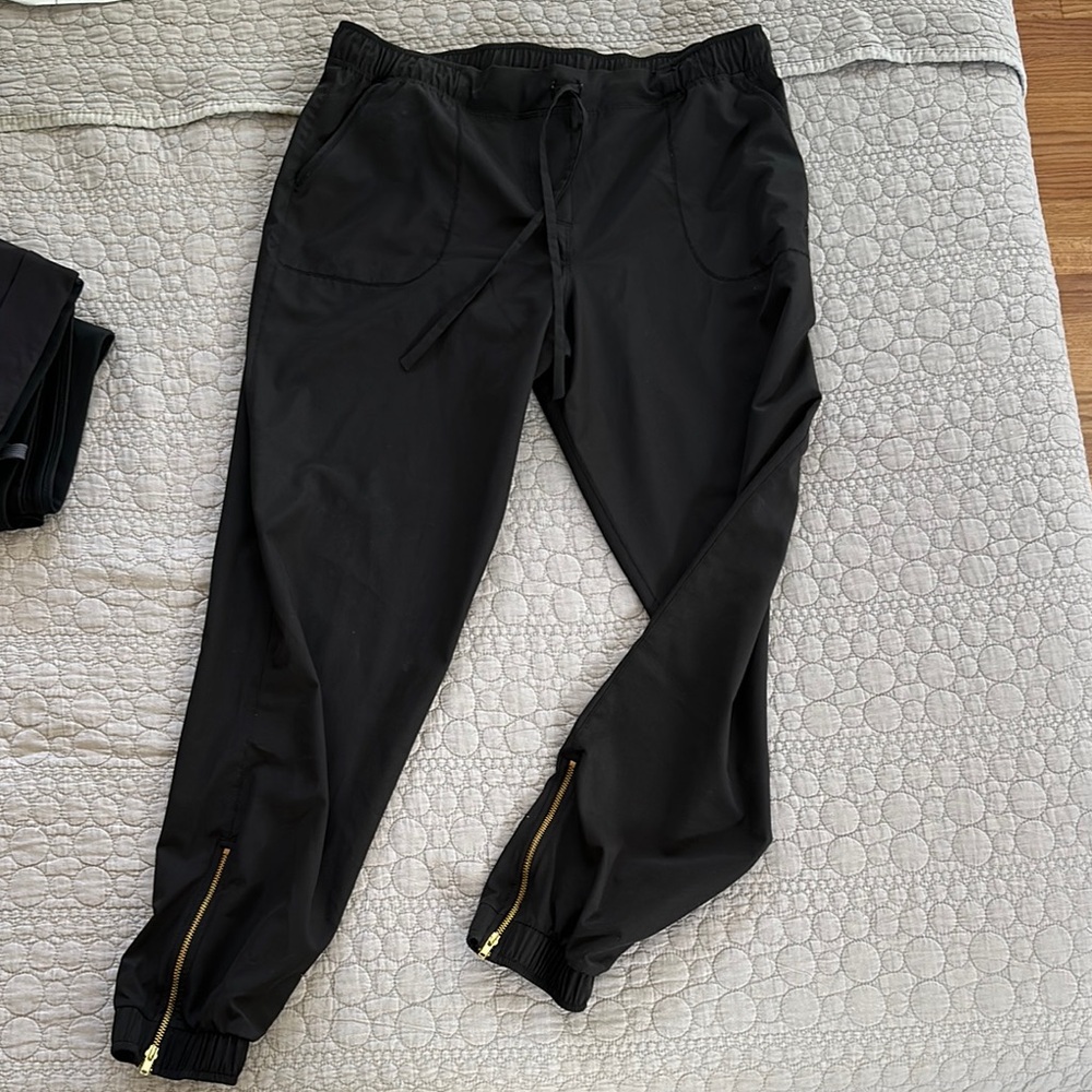Albion black jetsetter joggers M